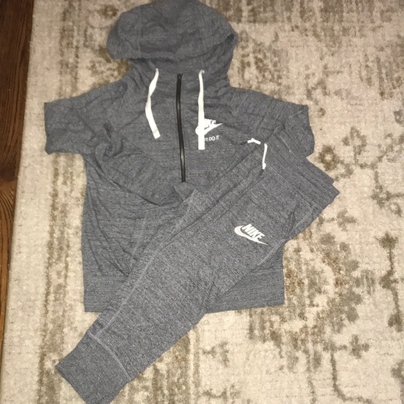 gray nike outfit womens